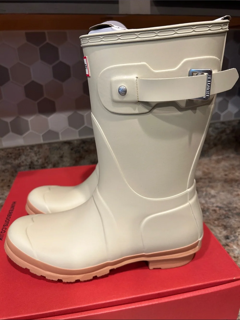*New*Hunter Short Rain Boot in Gravel/Biscuit-  US size 9